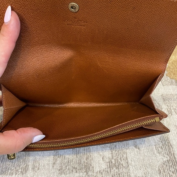 Louis Vuitton Sarah Wallet - Picture 11 of 13